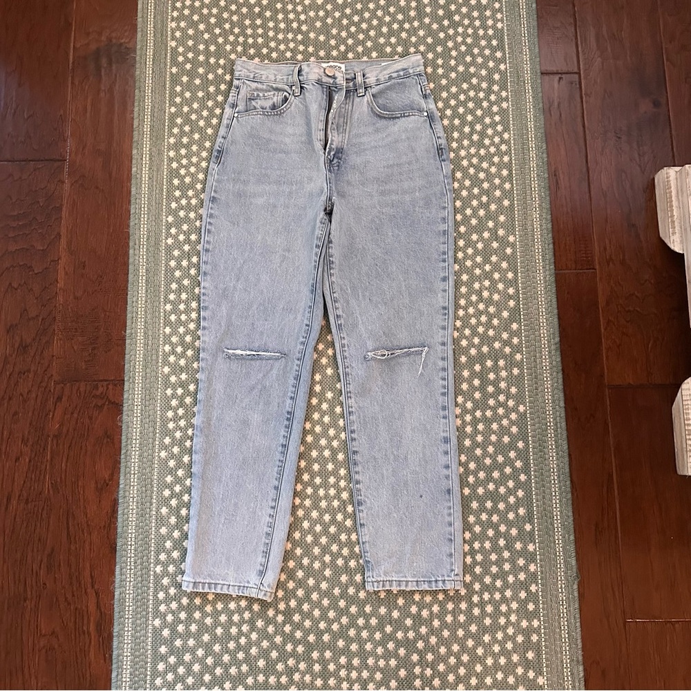 Light blue jeans with distressed detail